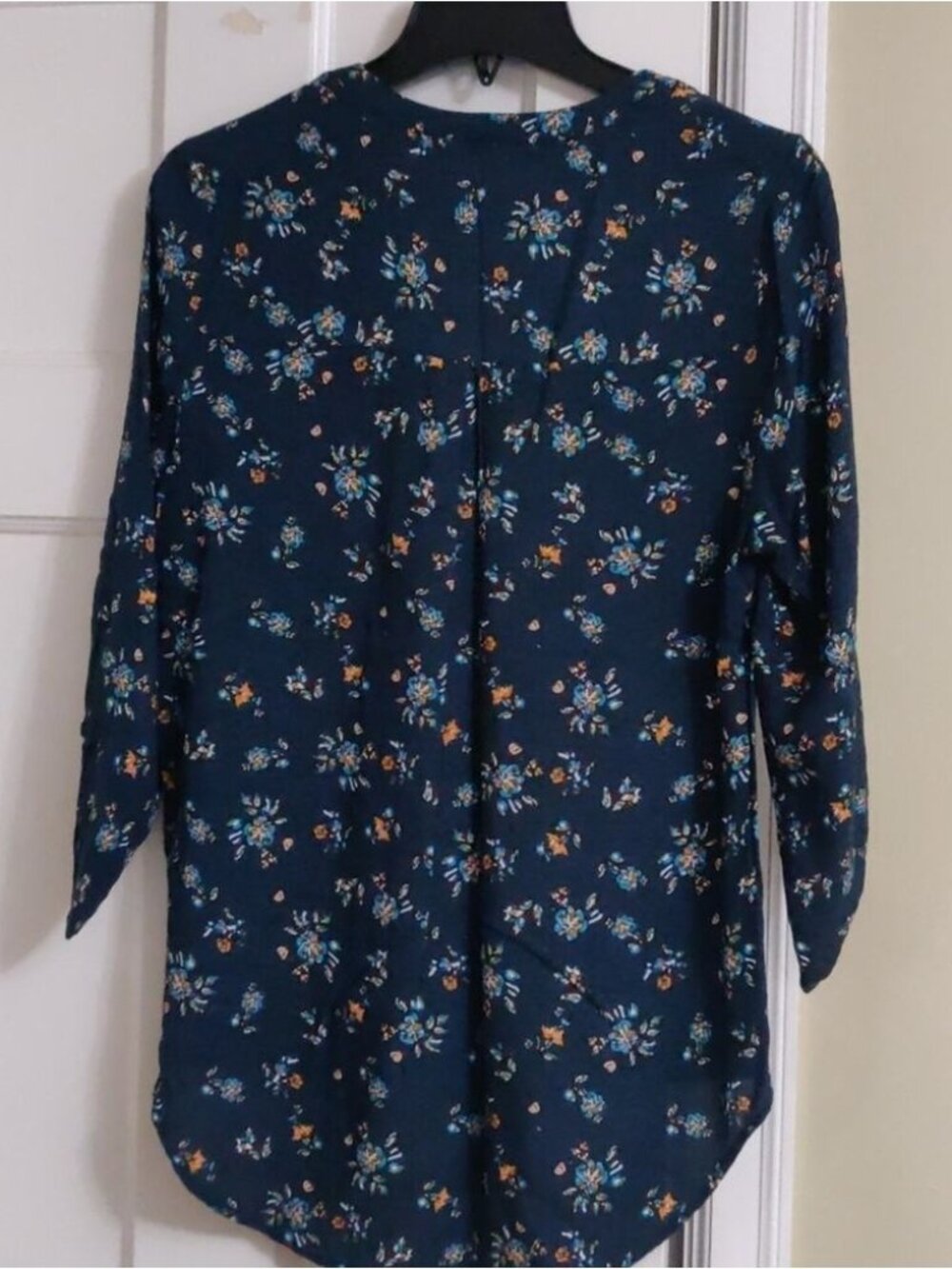 mid-length sleeve LS top - Picture 2 of 2